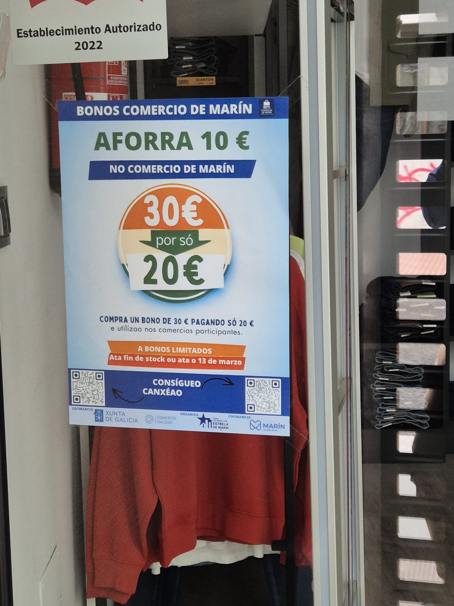 'Estrela de Marín' tramita os seus clientes os Bonos Comercio no mercado municipal da vila 'Estrela de Marín' tramita os seus clientes os Bonos Comercio no mercado municipal da vila