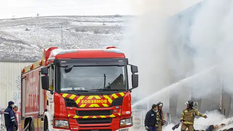 Imagen de archivo de un camión de bomberos en un incendio en Burgos. Tres muertos y cuatro heridos en el incendio de un edificio en Miranda de Ebro (Burgos)