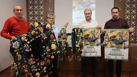 Cinco carrozas y unas 300 caballerías participarán en el desfile de la Romería de Piedraescrita de Campanario Cinco carrozas y unas 300 caballerías participarán en el desfile de la Romería de Piedraescrita de Campanario