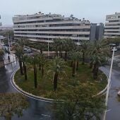 Rotonda en Elche en un día de lluvia.