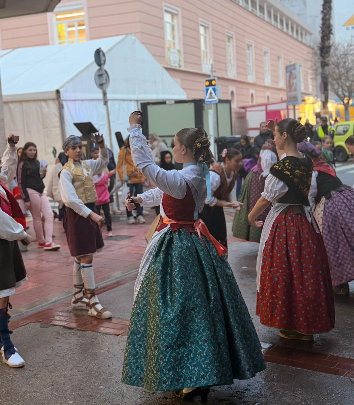El Auditori Juan Varea de Burriana acoge la muestra de folklore valenciano del CMA para dar inicio a las Fallas El Auditori Juan Varea de Burriana acoge la muestra de folklore valenciano del CMA para dar inicio a las Fallas