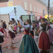 El Auditori Juan Varea de Burriana acoge la muestra de folklore valenciano del CMA para dar inicio a las Fallas