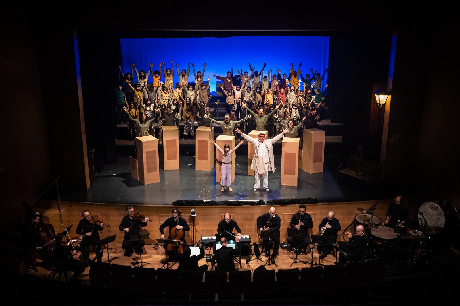 Més de 400 infants i joves de la Segarra porten a escena el projecte educatiu i musical L’Espill Encantat Més de 400 infants i joves de la Segarra porten a escena el projecte educatiu i musical L’Espill Encantat