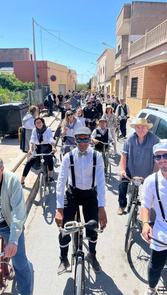 'La Carbonilla' invita a recorrer la huerta este domingo con el XIII Encuentro de Bicicletas Clásicas 'Villa de Redován'