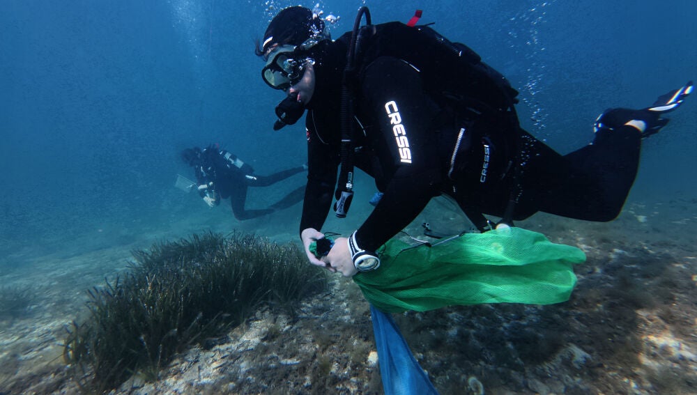 Imagen de los trabajos submarinos en Formentera