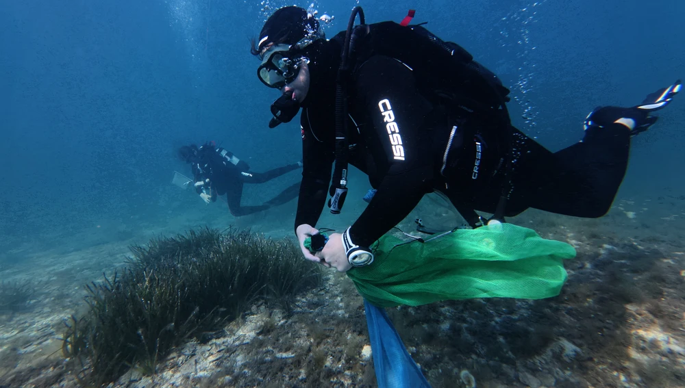 Imagen de los trabajos submarinos en Formentera Imagen de los trabajos submarinos en Formentera