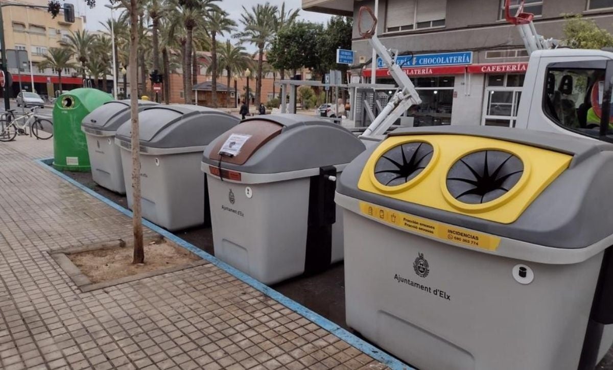 La asociación de vecinos de Altabix piden en Elche el control del reciclaje de los ciudadanos a través de sistemas inteligentes La asociación de vecinos de Altabix piden en Elche el control del reciclaje de los ciudadanos a través de sistemas inteligentes
