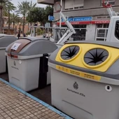 Contenedores de recogida selectiva de residuos en Elche. Contenedores de recogida selectiva de residuos en Elche.