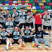 El Atticgo CBM Elche masculino, dirigido por Santiago Brian, celebra la victoria ante el Móstoles en el Esperanza Lag. El Atticgo CBM Elche masculino, dirigido por Santiago Brian, celebra la victoria ante el Móstoles en el Esperanza Lag.
