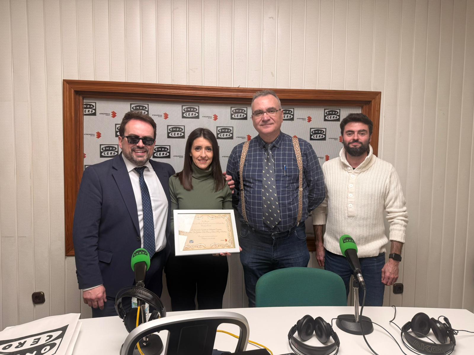 Onda Cero Valdepeñas entrega a la Asociación de Miopatía Congénita de Titina la recaudación de la 3ª Champions Cofrade Onda Cero Valdepeñas entrega a la Asociación de Miopatía Congénita de Titina la recaudación de la 3ª Champions Cofrade