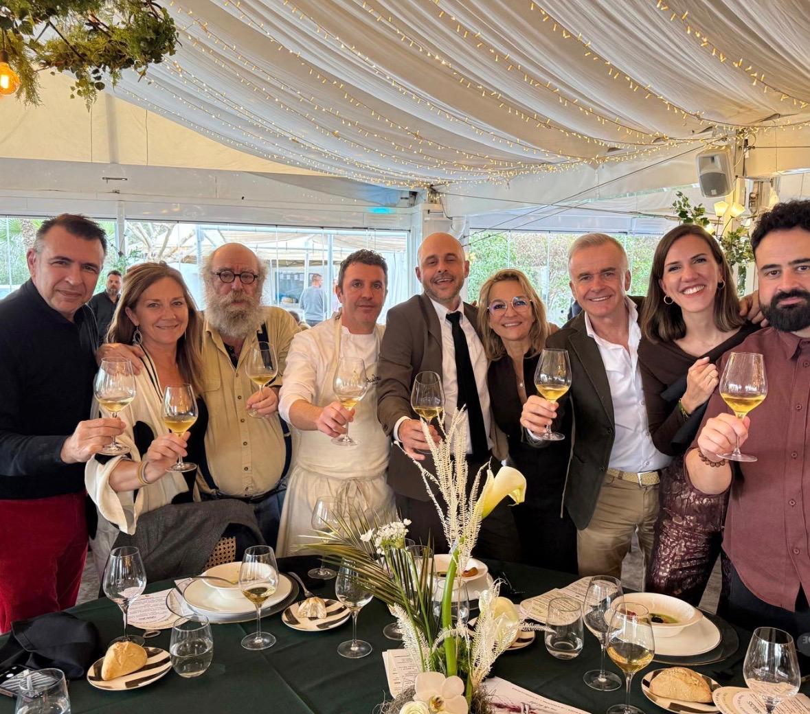 Escucha la ruta gastronómica por los eventos de la Vega Baja que ofrece cada jueves Tony Pérez en 'Más de uno' Escucha la ruta gastronómica por los eventos de la Vega Baja que ofrece cada jueves Tony Pérez en 'Más de uno'