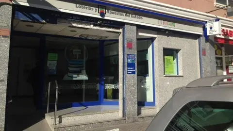 Administración de lotería de Elche que ha dado el premio de la Bonoloto. Administración de lotería de Elche que ha dado el premio de la Bonoloto.