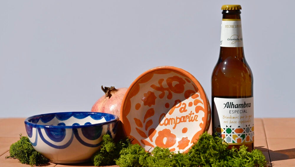 Alhambra fusiona la tradición de Fajalauza y la frescura de Asís Percales para celebrar lo que nos hace especiales