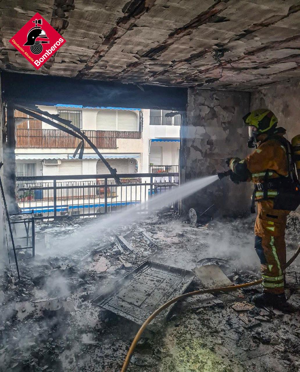 Evacuado un edificio en Altea por el incendio de una vivienda Evacuado un edificio en Altea por el incendio de una vivienda