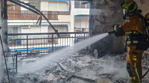 Evacuado un edificio en Altea por el incendio de una vivienda Evacuado un edificio en Altea por el incendio de una vivienda