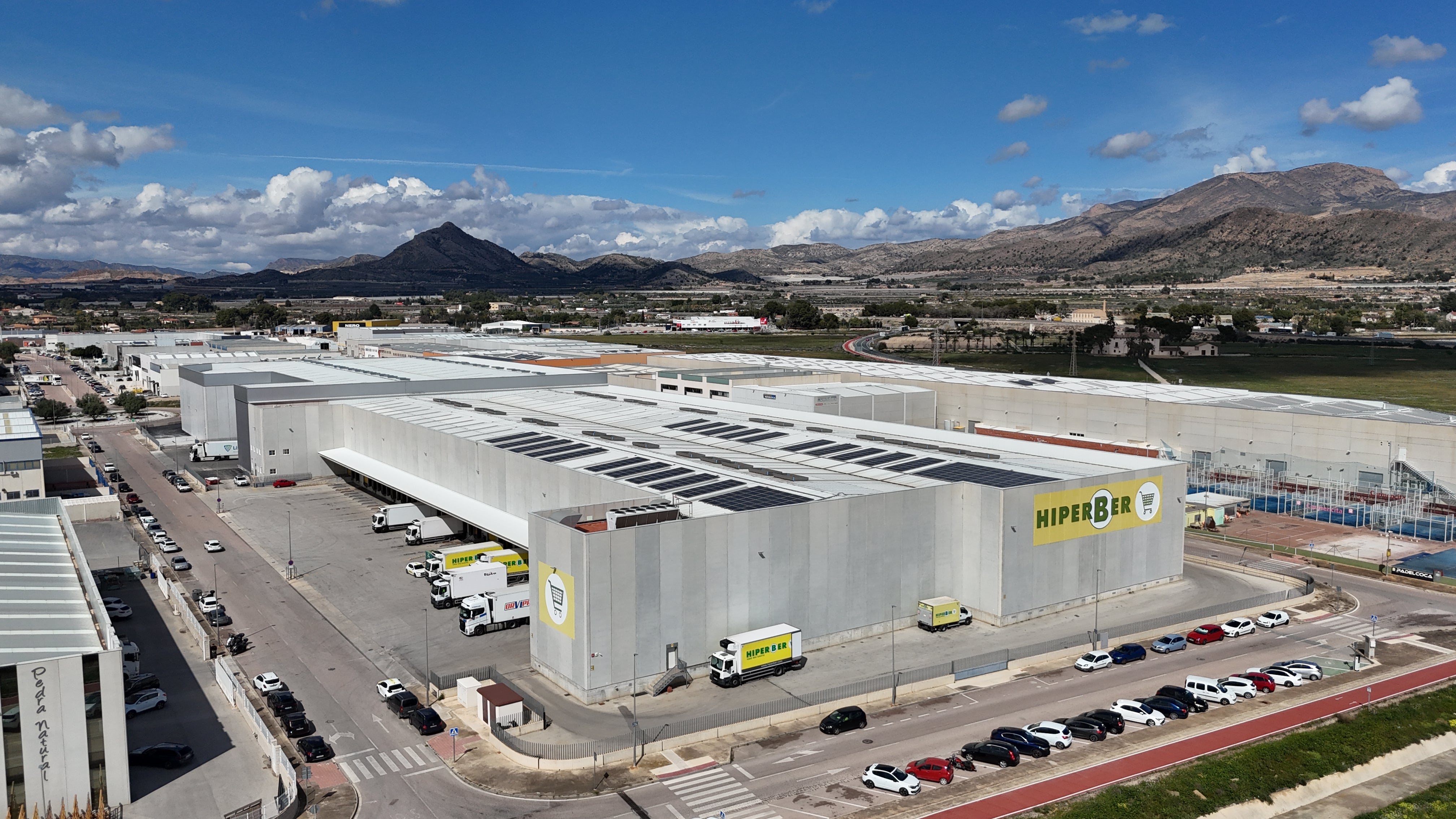 La cadena Hiperber de Elche inaugura la ampliación de su plataforma logística en Novelda La cadena Hiperber de Elche inaugura la ampliación de su plataforma logística en Novelda
