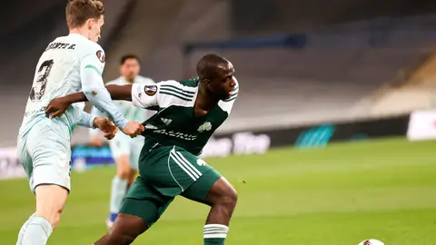 Diego Llorente agarra a Andreas Tetteh. Diego Llorente agarra a Andreas Tetteh.