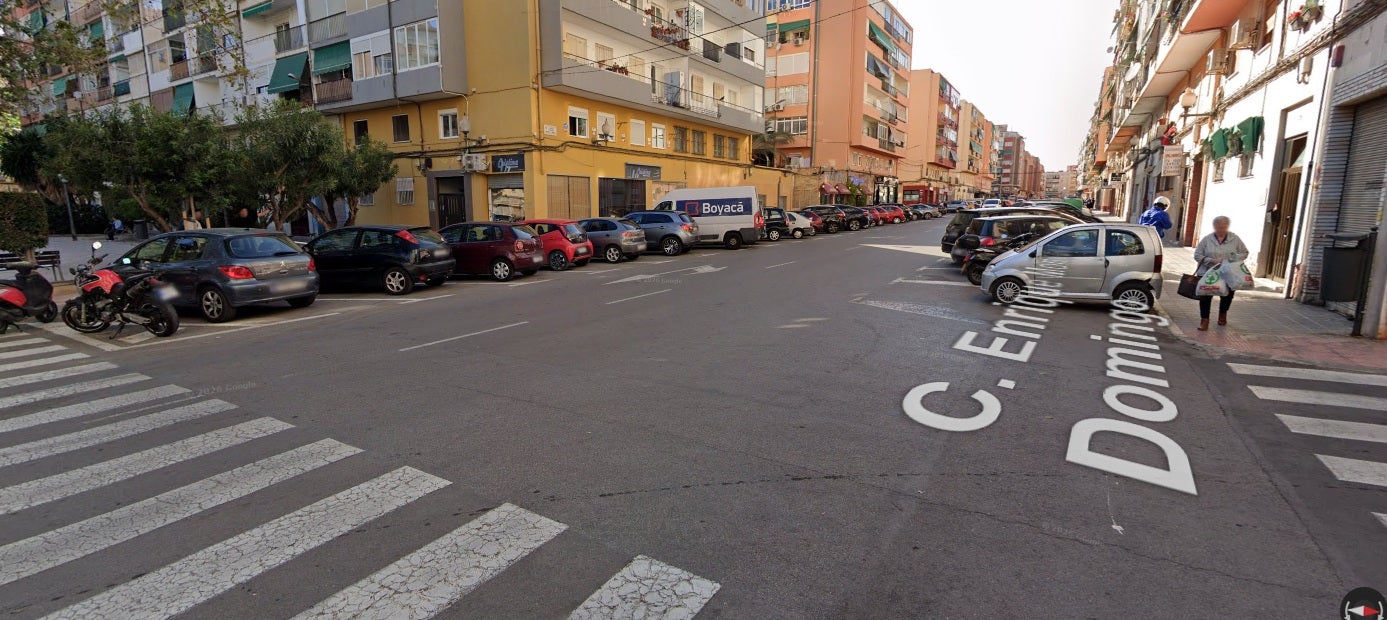 Muere de un disparo un hombre cuando se encontraba en el balcón de su vivienda en la calle Enrique Monsonis Muere de un disparo un hombre cuando se encontraba en el balcón de su vivienda en la calle Enrique Monsonis