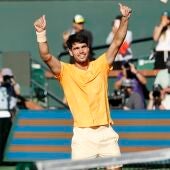 Alcaraz atropella a Ruud y se mete en cuartos de Indian Wells