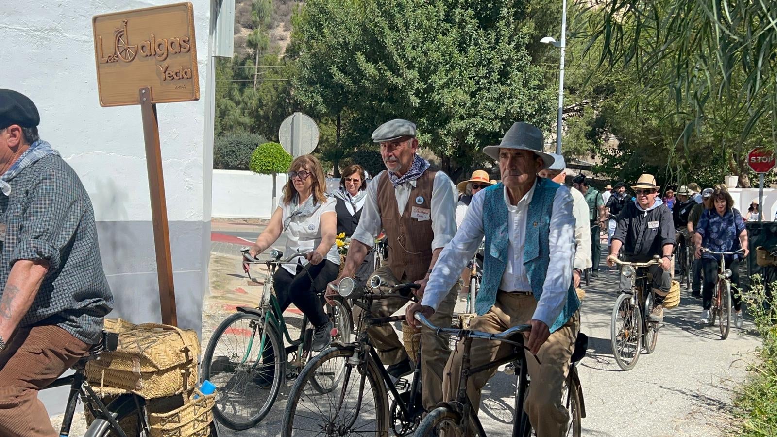 'La Carbonilla' invita a recorrer la huerta este domingo con el XIII Encuentro de Bicicletas Clásicas 'Villa de Redován' 'La Carbonilla' invita a recorrer la huerta este domingo con el XIII Encuentro de Bicicletas Clásicas 'Villa de Redován'