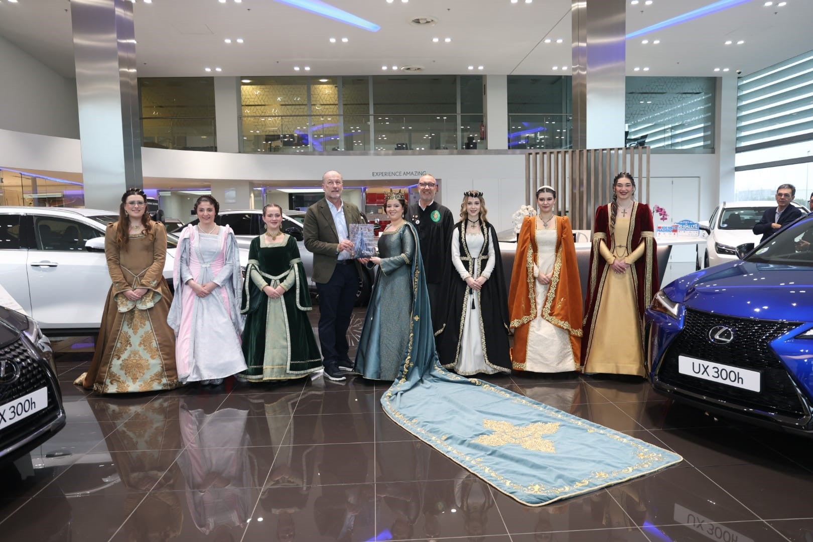 Tradiciones y vanguardia se unen en la visita de Na Violant a Lexus Castellón Tradiciones y vanguardia se unen en la visita de Na Violant a Lexus Castellón