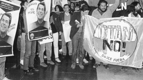 La contradictoria relación entre el PSOE y la OTAN: 40 años de la entrada de España y de un acuerdo todavía en disputa La contradictoria relación entre el PSOE y la OTAN: 40 años de la entrada de España y de un acuerdo todavía en disputa