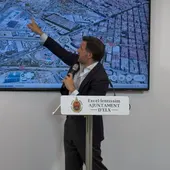 El alcalde de Elche Pablo Ruz explicando el proyecto. El alcalde de Elche Pablo Ruz explicando el proyecto.