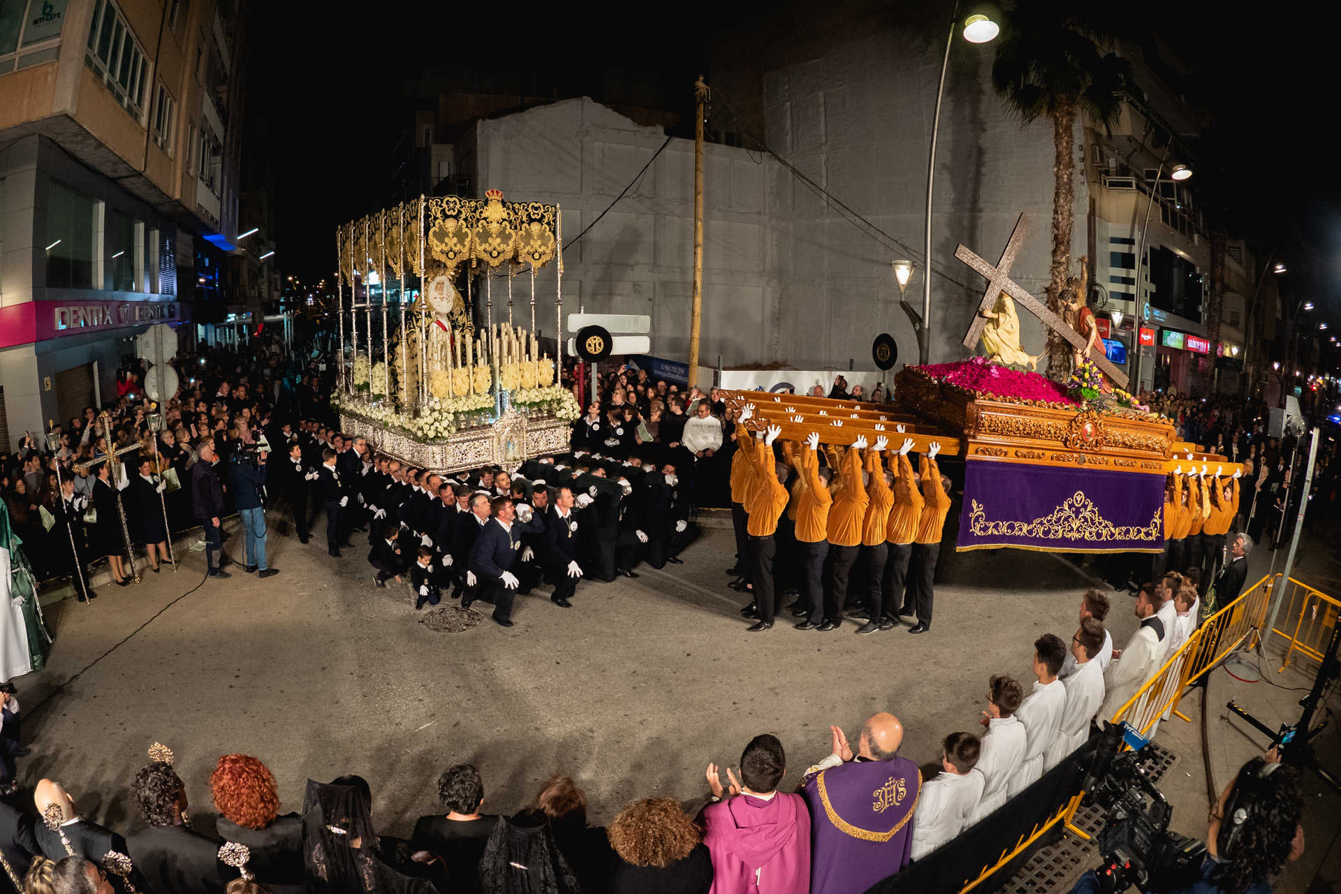La Semana Santa de Torrevieja modifica el itinerario de sus principales desfiles procesionales y dará mayor visibilidad a los tronos La Semana Santa de Torrevieja modifica el itinerario de sus principales desfiles procesionales y dará mayor visibilidad a los tronos
