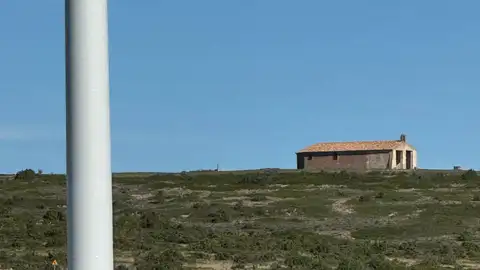 Las asociaciones turísticas de Teruel cuestionan los proyectos renovables parque eólico