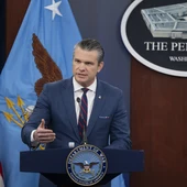 secretario de Defensa de EE.UU., Pete Hegseth, responde a una pregunta durante una rueda de prensa junto al jefe del Estado Mayor Conjunto secretario de Defensa de EE.UU., Pete Hegseth, responde a una pregunta durante una rueda de prensa junto al jefe del Estado Mayor Conjunto