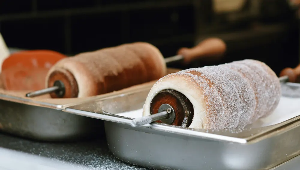 Kürtőskalács o pastel de chimeneas húngaras Kürtőskalács o pastel de chimeneas húngaras