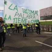 Agricultores se manifiestan por la carretera de Salamanca frente a las Cortes de Castilla y León, durante la novena jornada de protestas de los tractores en las carreteras españolas, a 14 de febrero de 2024 Agricultores se manifiestan por la carretera de Salamanca frente a las Cortes de Castilla y León, durante la novena jornada de protestas de los tractores en las carreteras españolas, a 14 de febrero de 2024