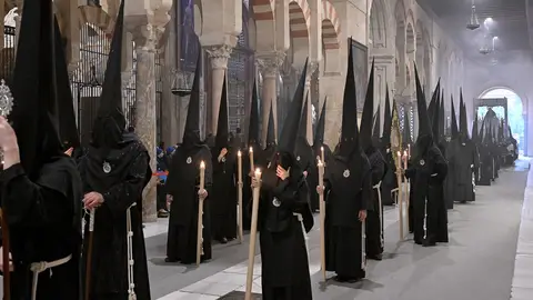 Paso de un desfile procesional por la Mezquita-Catedral Paso de un desfile procesional por la Mezquita-Catedral