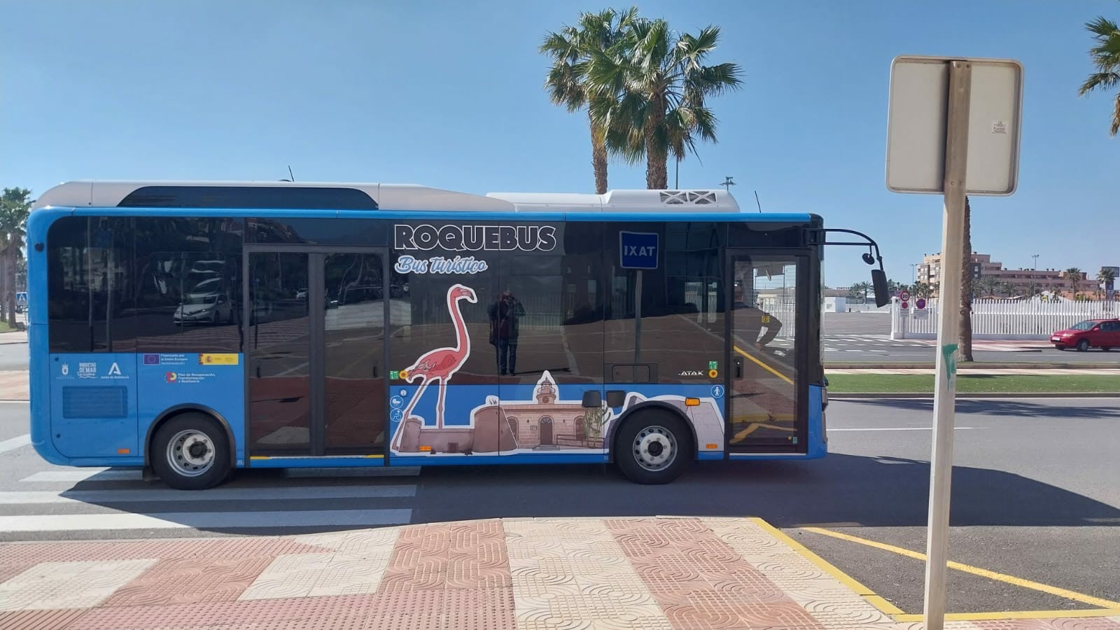 El primer bus turístico de Andalucía 100% eléctrico empieza a rodar en Roquetas El primer bus turístico de Andalucía 100% eléctrico empieza a rodar en Roquetas