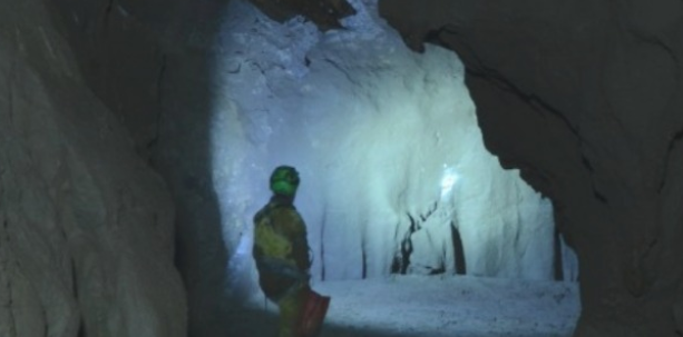 ENTREVISTA: el presidente de la Federación de Espeleología asturiana, Jesús A. Bolaños, nos habla de las Jornadas de Espeleología de Onís ENTREVISTA: el presidente de la Federación de Espeleología asturiana, Jesús A. Bolaños, nos habla de las Jornadas de Espeleología de Onís