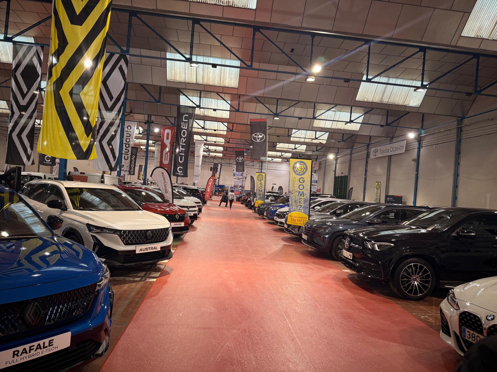En Valdepeñas, Salón del Automóvil y Vehículo de Ocasión. Casi todas la marcas y modelos a la venta en un solo espacio. En Valdepeñas, Salón del Automóvil y Vehículo de Ocasión. Casi todas la marcas y modelos a la venta en un solo espacio.