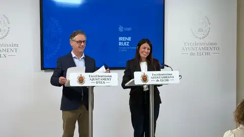Presentación en Elche de las iniciativas de creación de una tarjeta turística y la instalación de señalización inteligente. Presentación en Elche de las iniciativas de creación de una tarjeta turística y la instalación de señalización inteligente.