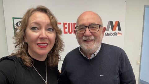Foto de DJ Juan Campos, junto a Elka Dimitrova, de este viernes, 13 de marzo