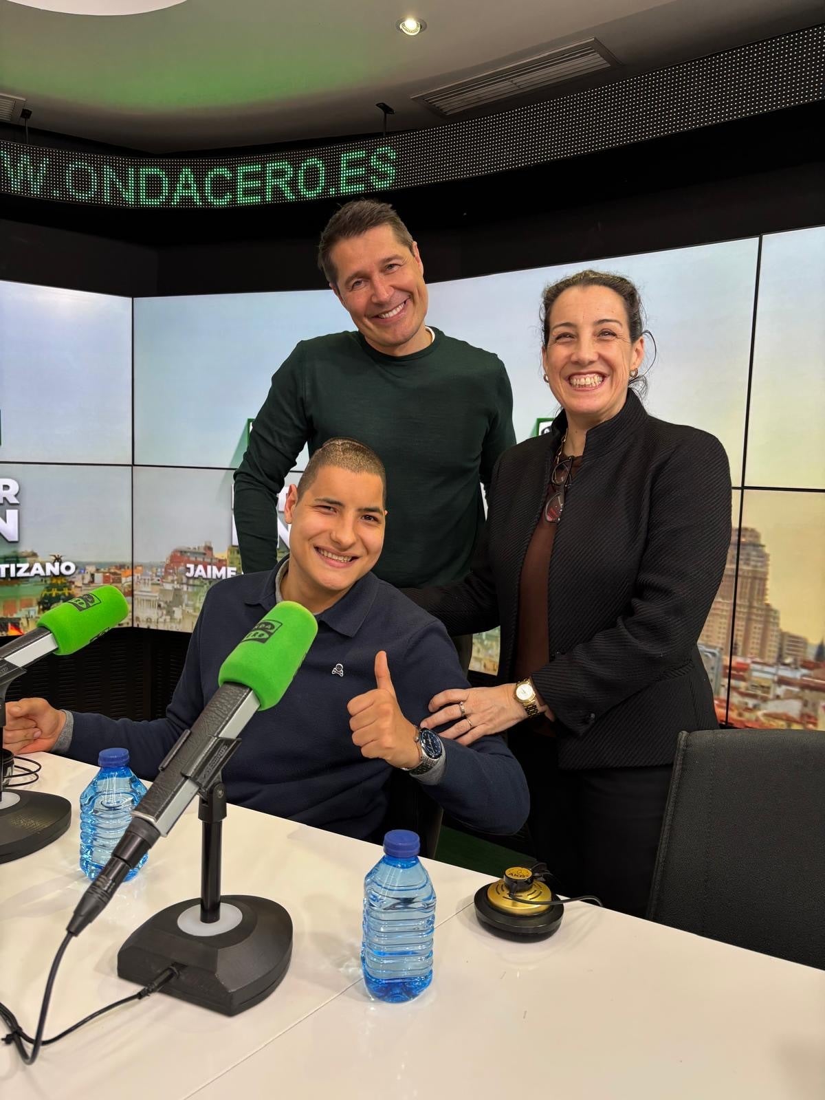 Roque Star junto a su madre y Jaime Cantizano Roque Star junto a su madre y Jaime Cantizano