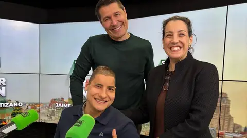 Roque Star junto a su madre y Jaime Cantizano Roque Star junto a su madre y Jaime Cantizano