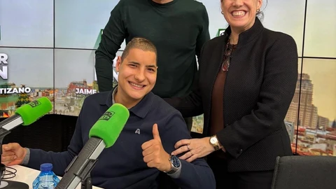 Roque Star junto a su madre y Jaime Cantizano