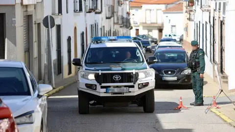 Coches de la Guardia Civil recorren la localidad, a 12 de marzo de 2026, en Hornachos, Badajoz, Extremadura (España). Coches de la Guardia Civil recorren la localidad, a 12 de marzo de 2026, en Hornachos, Badajoz, Extremadura (España).