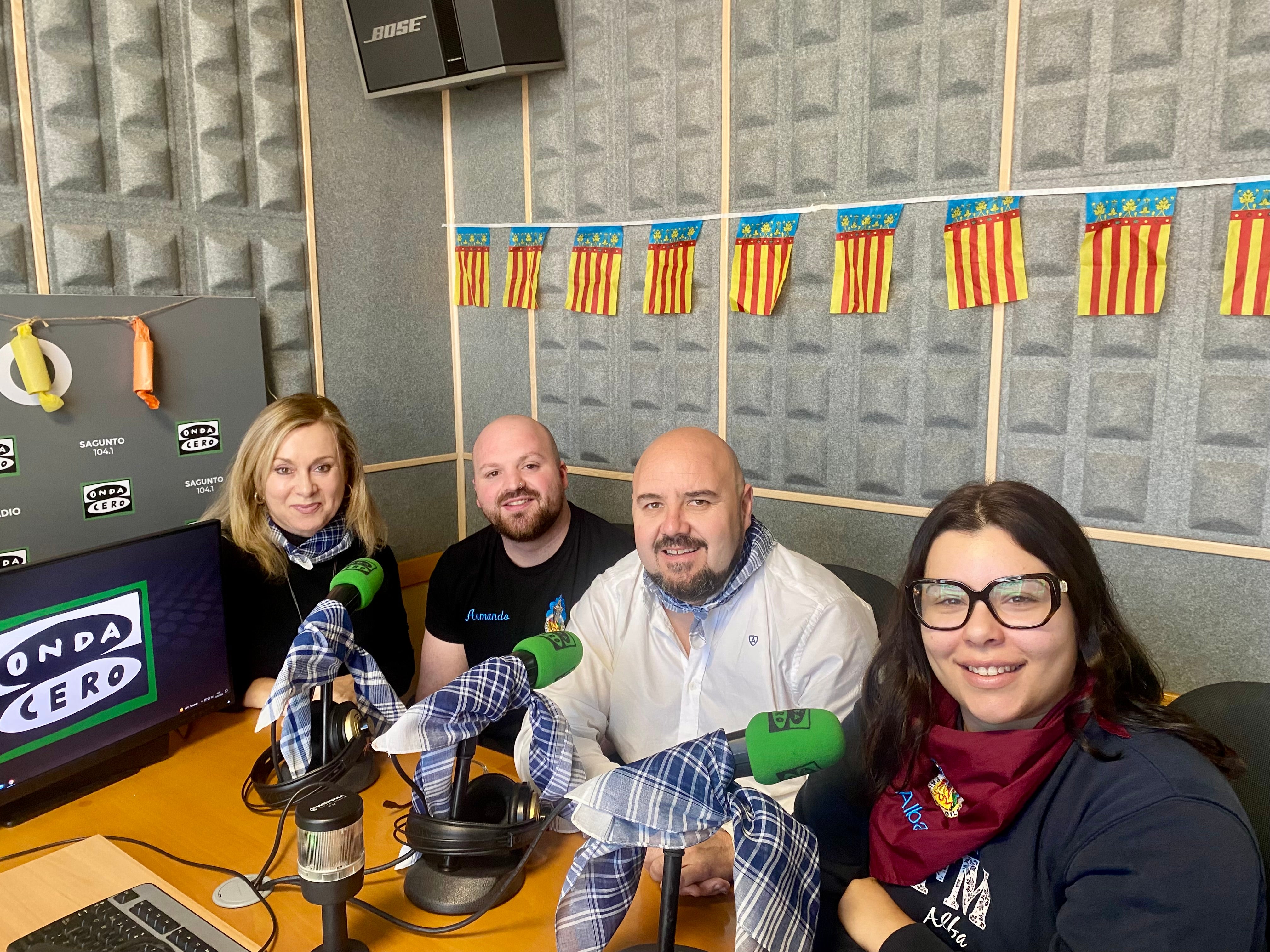 Los representantes de la Falla de Gilet visitan el Casal Fallero de Onda Cero Sagunto Los representantes de la Falla de Gilet visitan el Casal Fallero de Onda Cero Sagunto