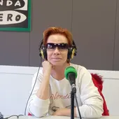 Paloma San Basilio en los estudios de Onda Cero Paloma San Basilio en los estudios de Onda Cero