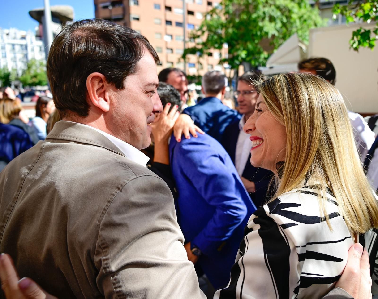 Guardiola felicita a Mañueco y apela a la "estabilidad", "buena gestión" y "compromiso" del 'popular' en Castilla y León Guardiola felicita a Mañueco y apela a la "estabilidad", "buena gestión" y "compromiso" del 'popular' en Castilla y León