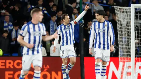 Oyarzabal y Guedes dan una clara victoria a la Real Oyarzabal y Guedes dan una clara victoria a la Real