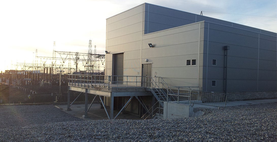 Los vecinos de San Isidro exigen que la subestación eléctrica de Nuevo Cauce sea soterrada Los vecinos de San Isidro exigen que la subestación eléctrica de Nuevo Cauce sea soterrada