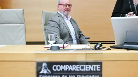 El diputado de bomberos de la Diputación de Valencia, Avelino Mascarell, comparece ante la Comisión de Investigación sobre la DANA. El diputado de bomberos de la Diputación de Valencia, Avelino Mascarell, comparece ante la Comisión de Investigación sobre la DANA.