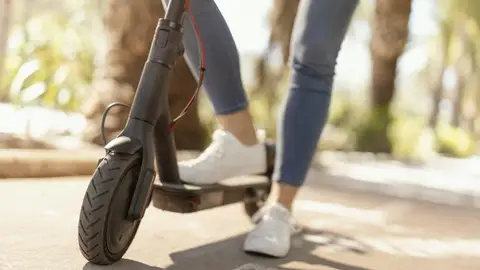 Un patinete eléctrico Un patinete eléctrico