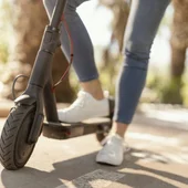 Un patinete eléctrico Un patinete eléctrico